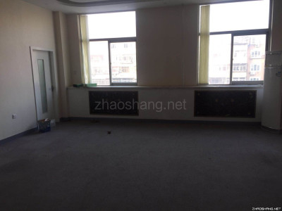 南开区厂房出租南开区南开五金城附近有1100平米厂房出租，适合轻加工，可分租！