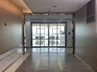 广孚中心 1000平豪装现房 6间办公室出租丨正对电梯口一线江景