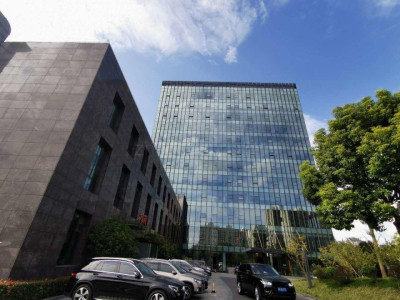 上海嘉定区南翔老街久友大厦100平写字楼出租 精装带隔断家具 户型正气