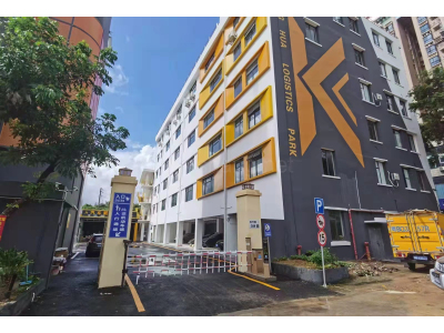 龙岗吉华路主干道新装厂房，门口公交站，三分钟上高速